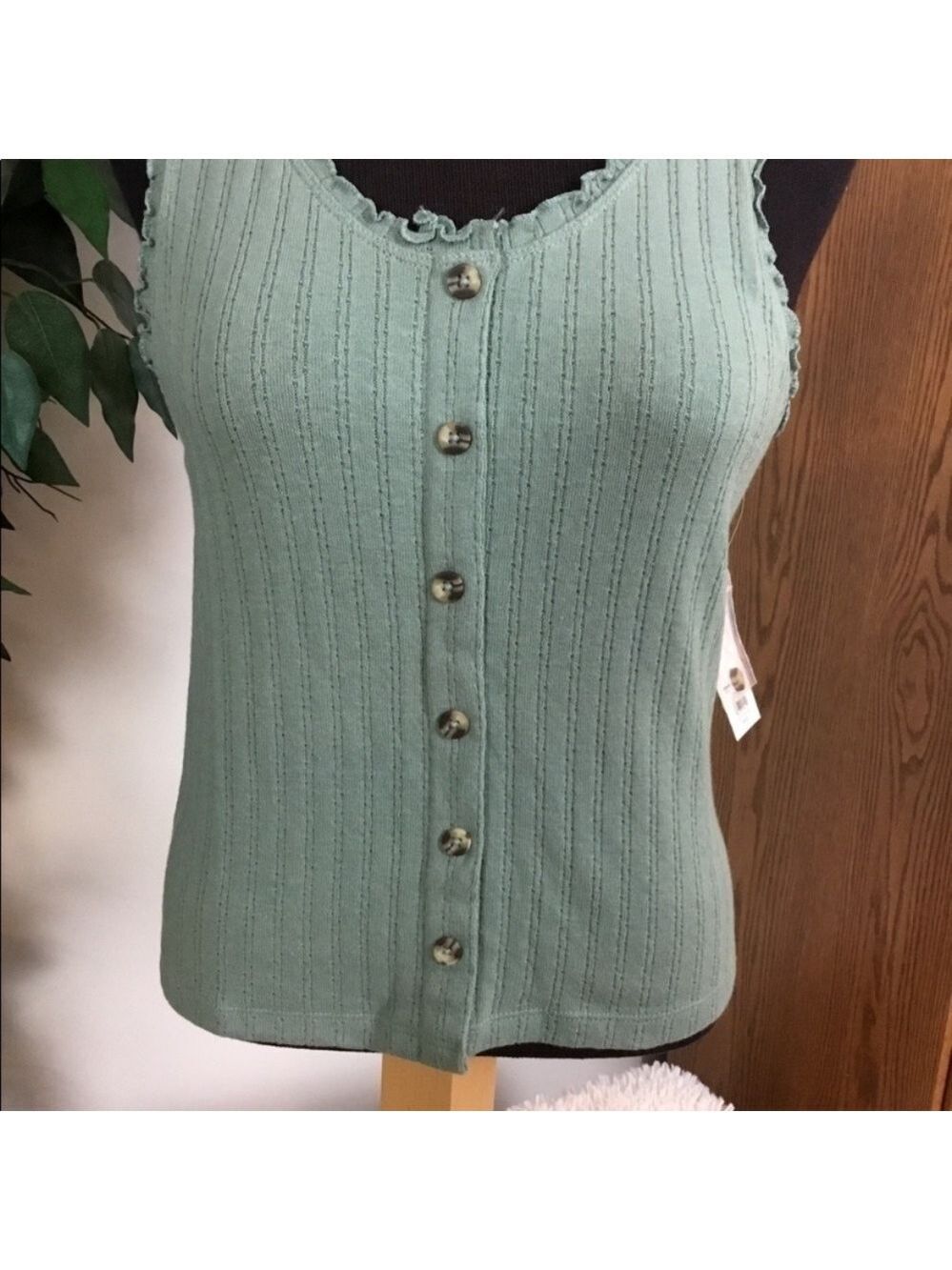 SO button down sleeveless tank Woman’s Junior’s size XL green scoop neck - Picture 13 of 14